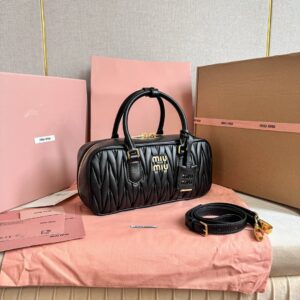 아르카디 마테라쎄 나파 가죽 백