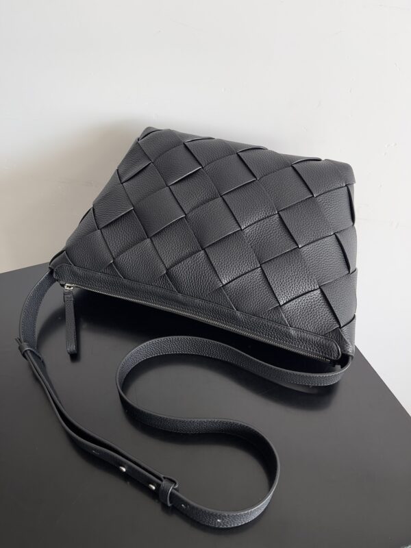 DIAGO HOBO BAG - Hình ảnh 2